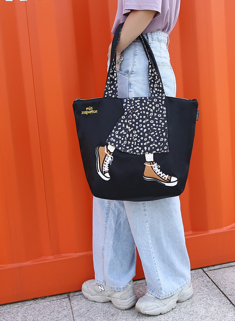 mis zapatos Water Repellent Tote